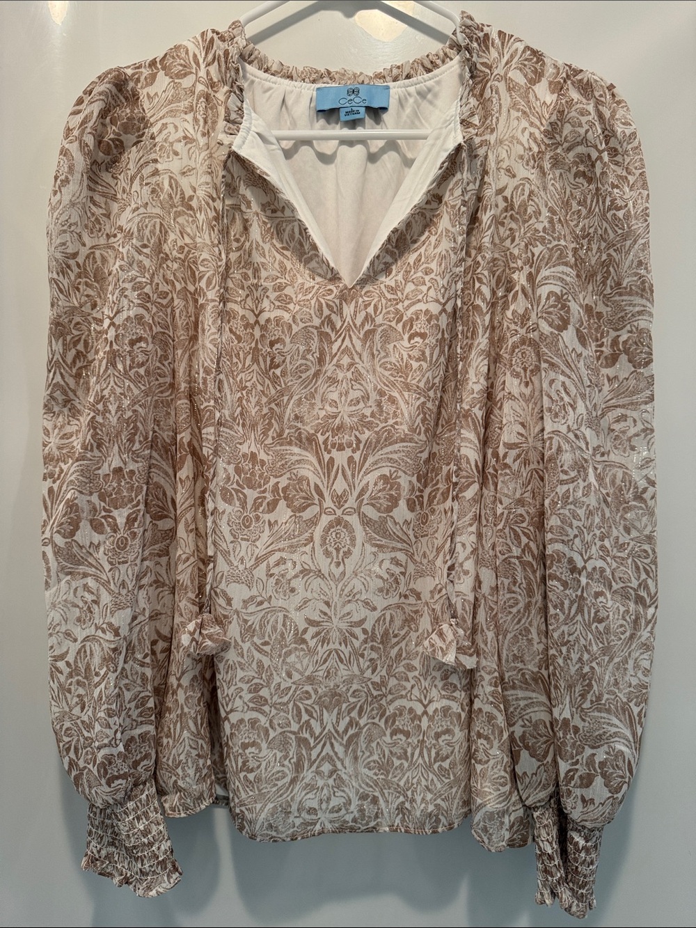 CeCe Neutral Floral Peasant Blouse in Beige and Cream